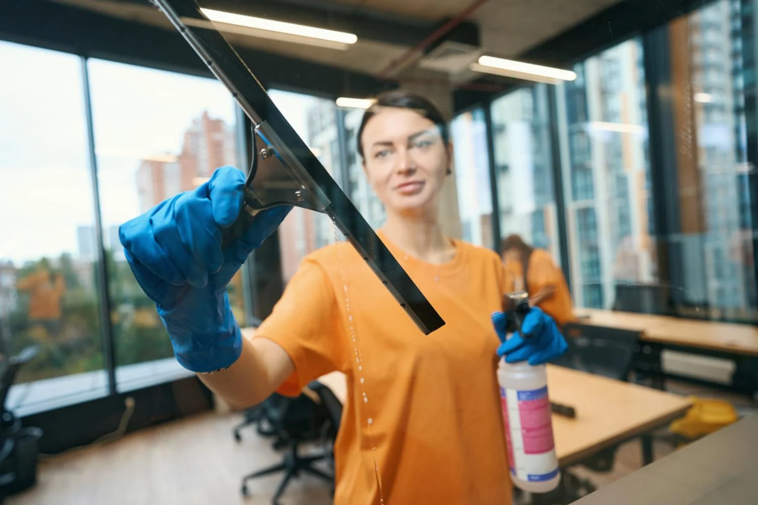 Sorgfältige Glasreinigung